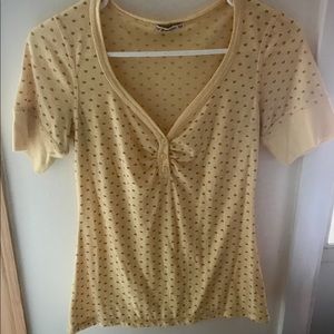 Yellow Polka Dot.. T-Shirt Blouse.. Size Small